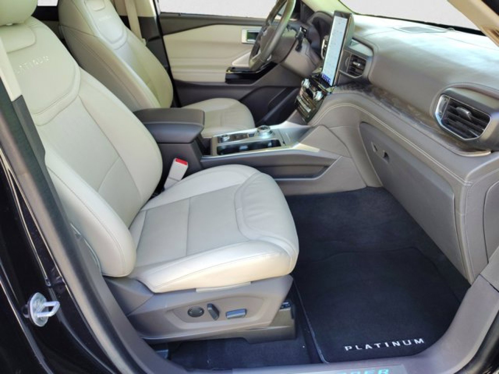 Used 2022 Ford Explorer Platinum w/ Equipment Group 601A image 21