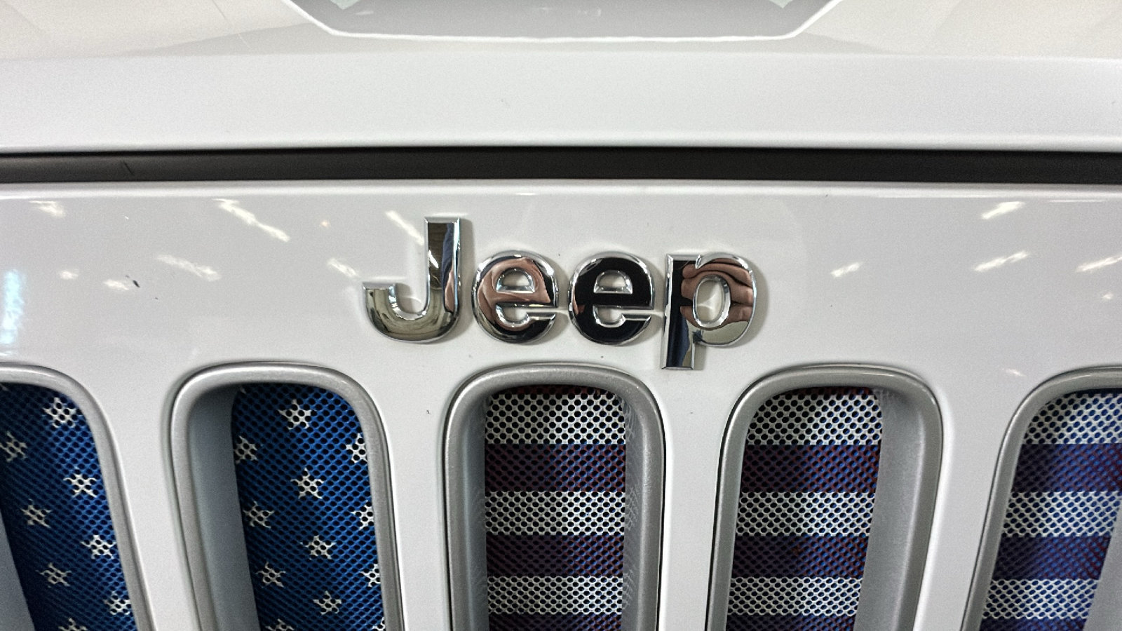 Used 2017 Jeep Wrangler Unlimited Sahara w/ Connectivity Group AWD/4WD image 10