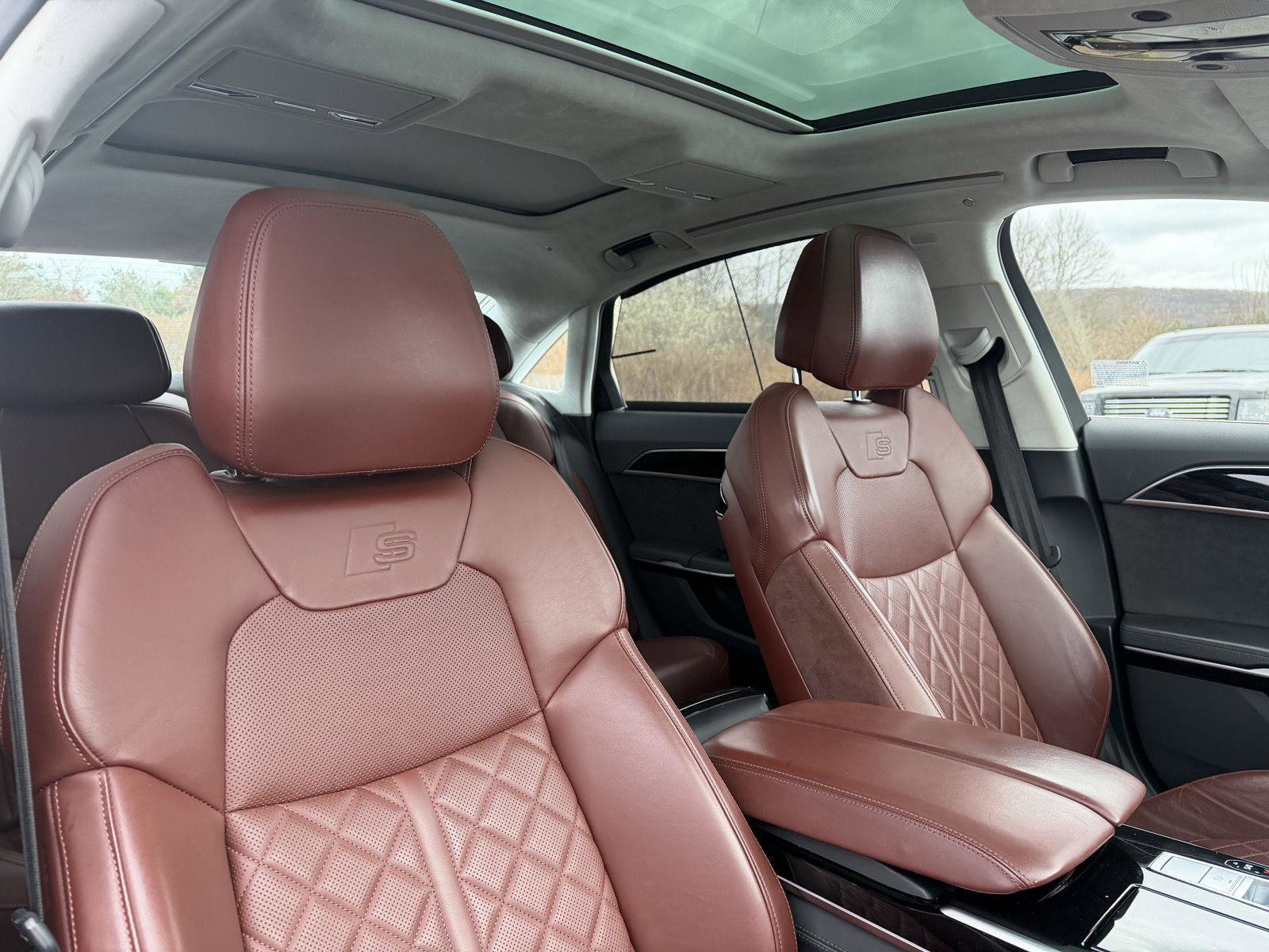 Used 2020 Audi S8 L w/ S8 Executive Package image 31