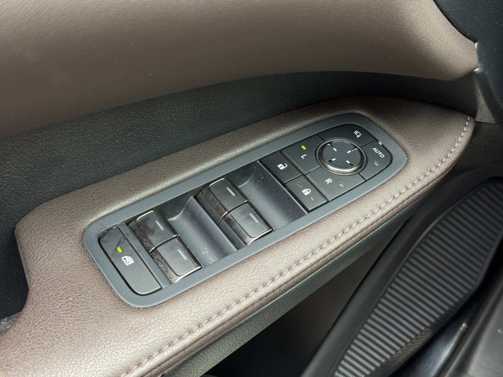 Used 2023 Lexus RX 350 w/ Luxury Package image 18