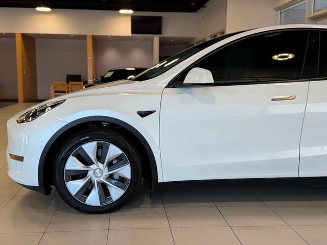 Used 2022 Tesla Model Y Long Range AWD/4WD image 8