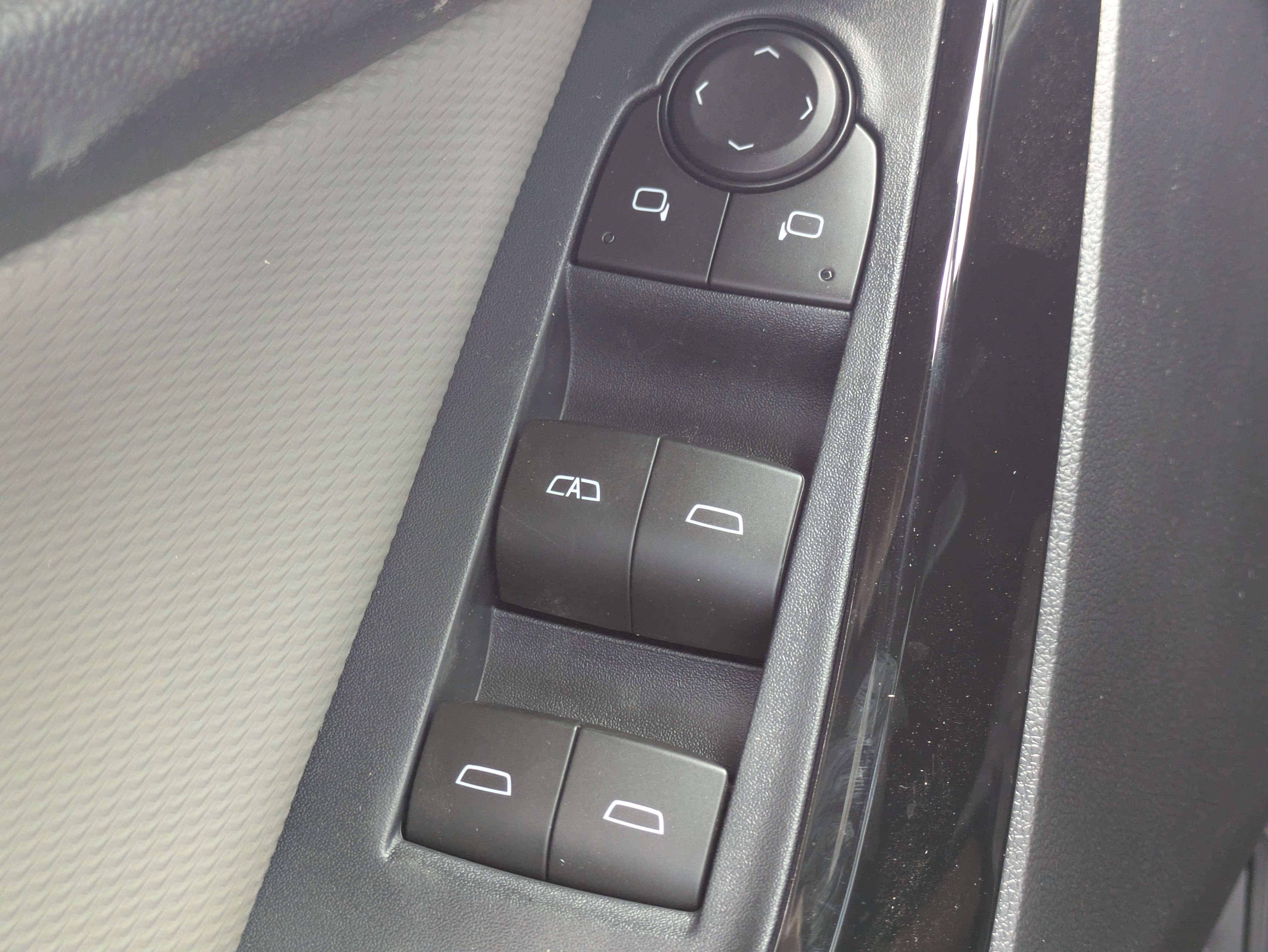 New 2026 Chevrolet Equinox LT w/ Convenience Package II FWD image 26