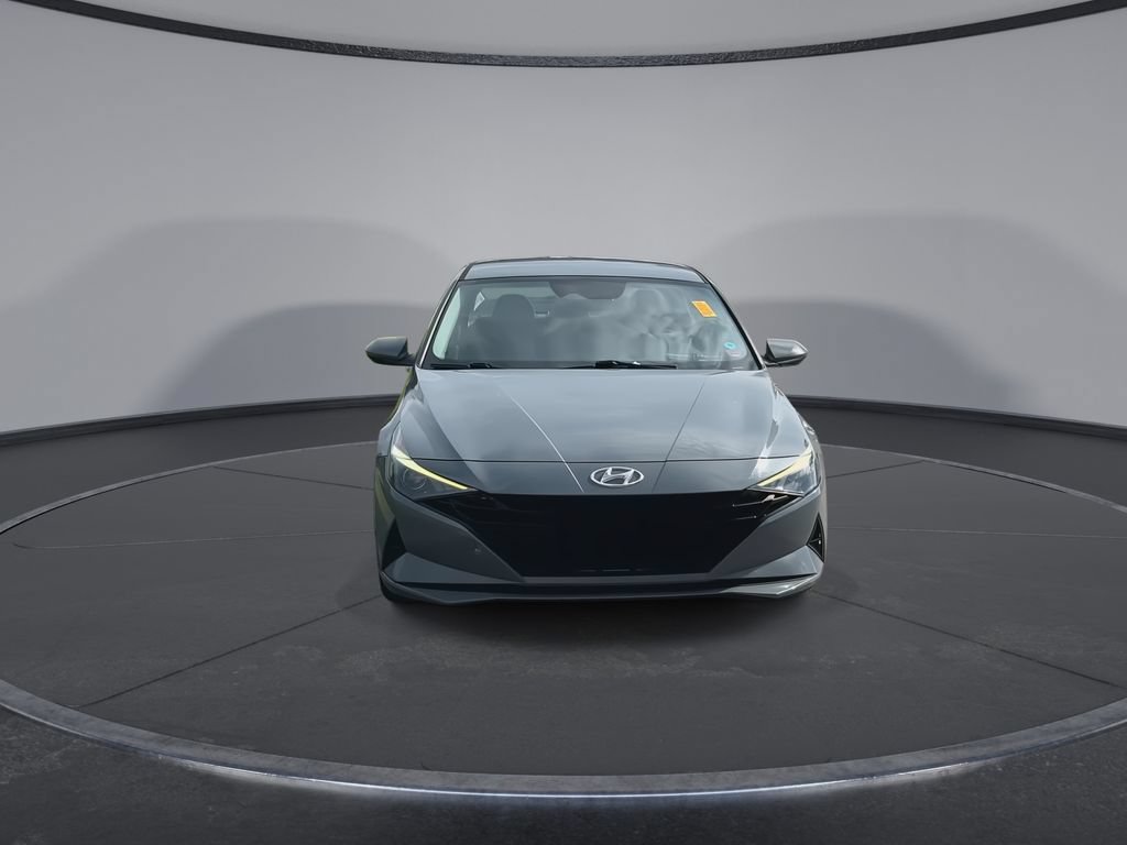 Used 2021 Hyundai Elantra SE FWD image 3