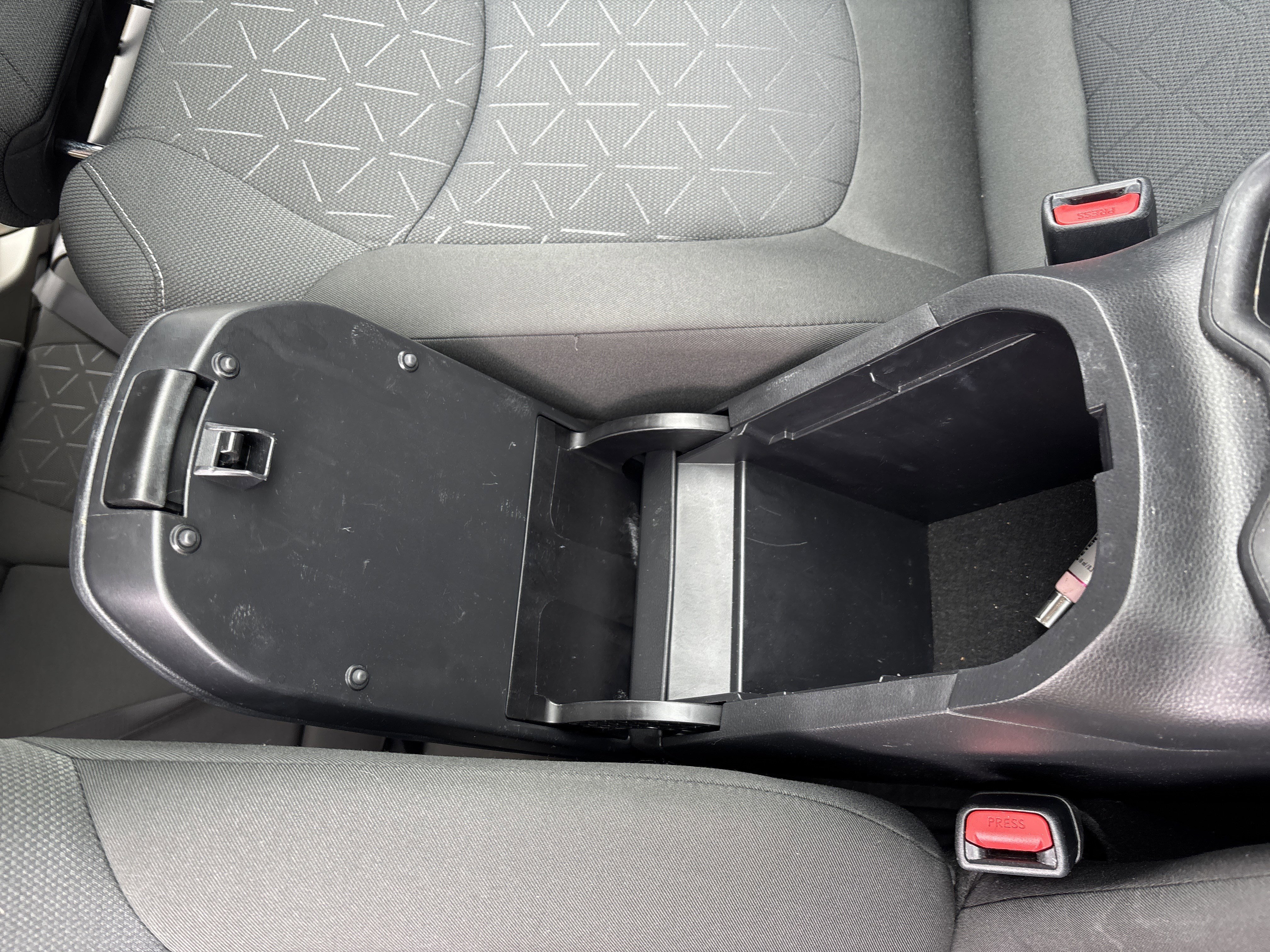 Used 2022 Toyota RAV4 XLE w/ Convenience Package AWD/4WD image 26