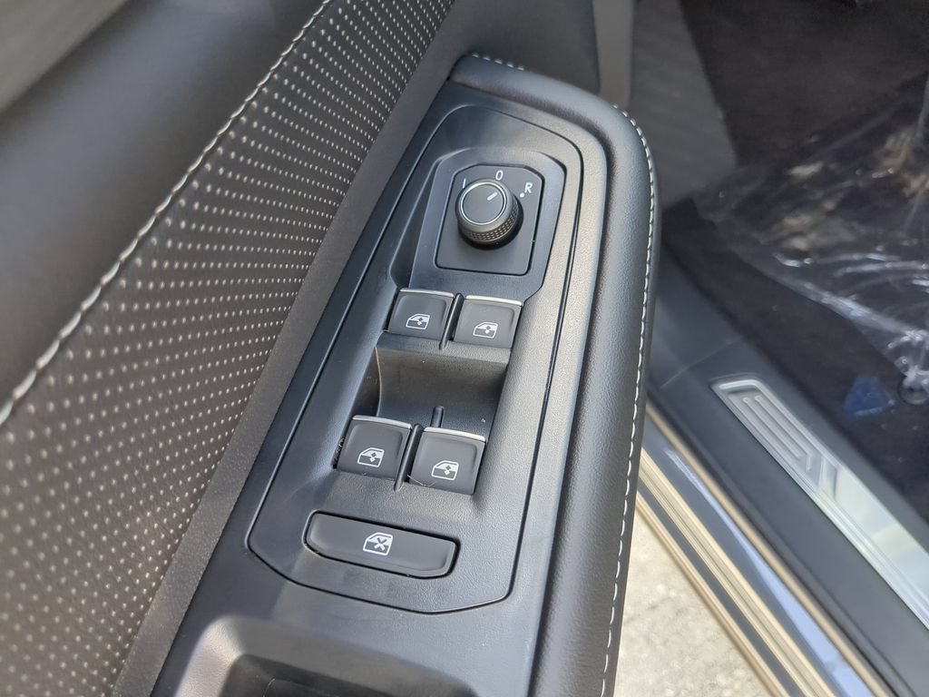 New 2026 Volkswagen Atlas Cross Sport SE FWD image 18