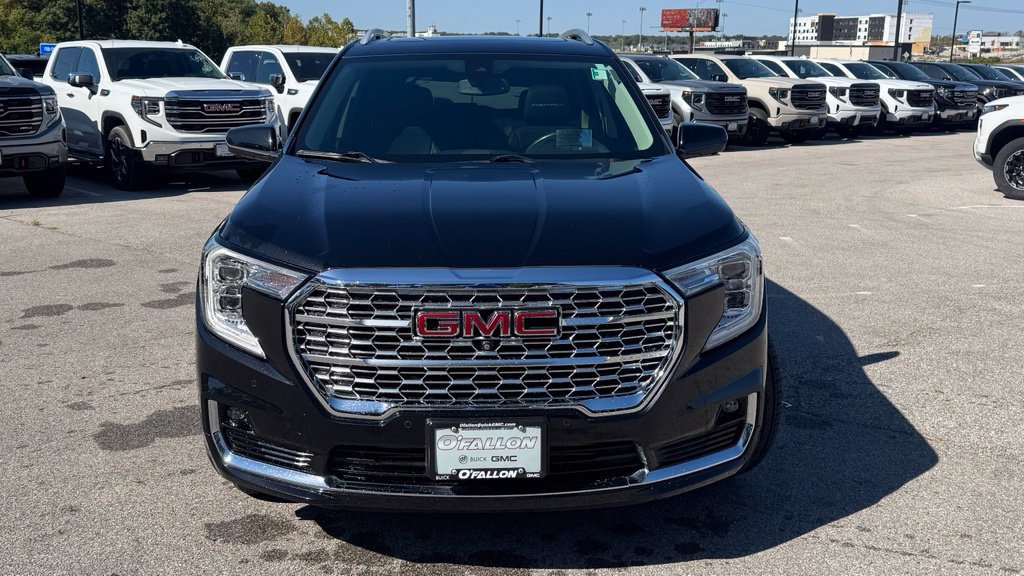 Used 2022 GMC Terrain Denali w/ Denali Premium Package AWD/4WD image 7
