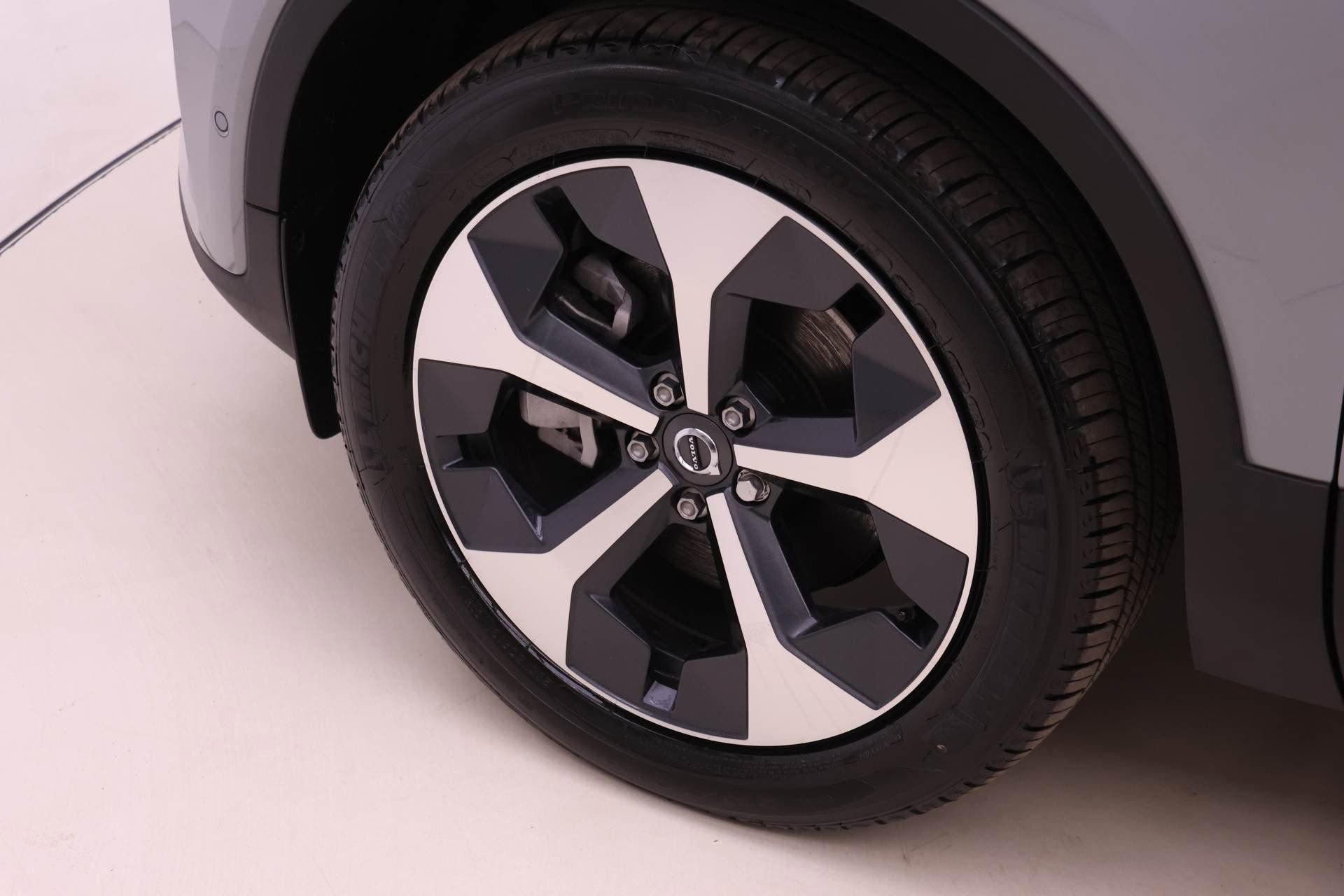 New 2026 Volvo XC40 B5 Plus w/ Protection Package Premier AWD/4WD image 19