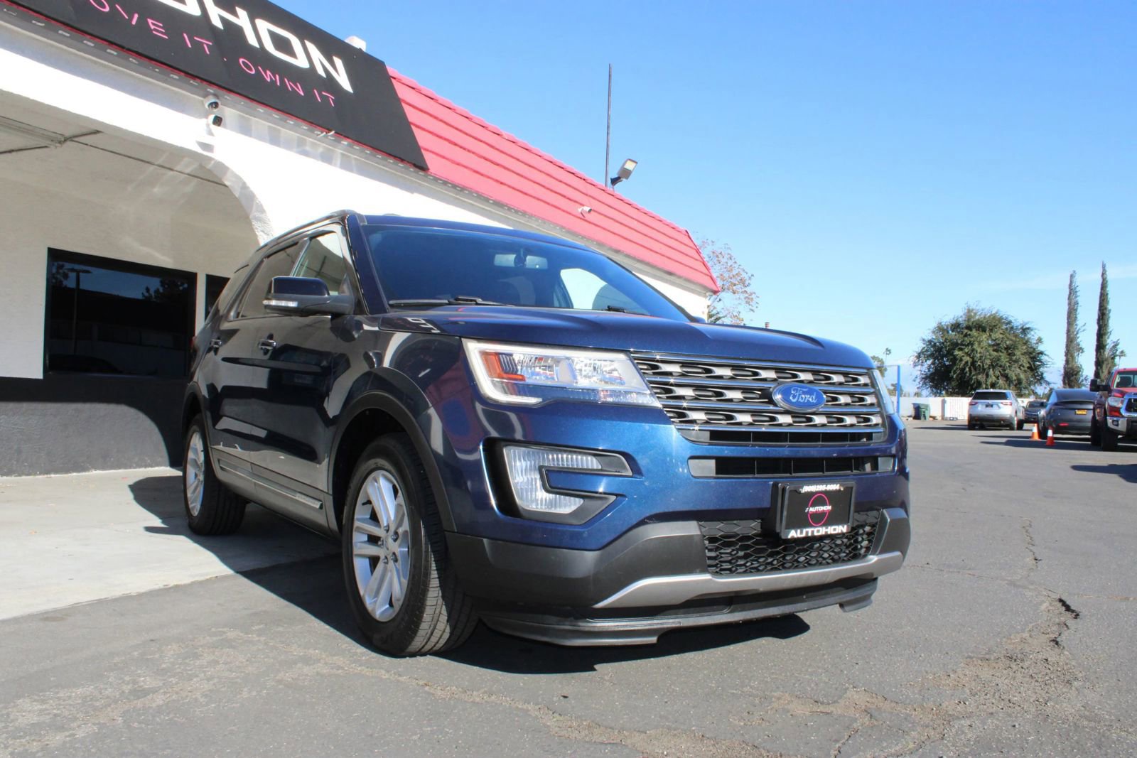 Used 2017 Ford Explorer XLT w/ Equipment Group 201A image 6