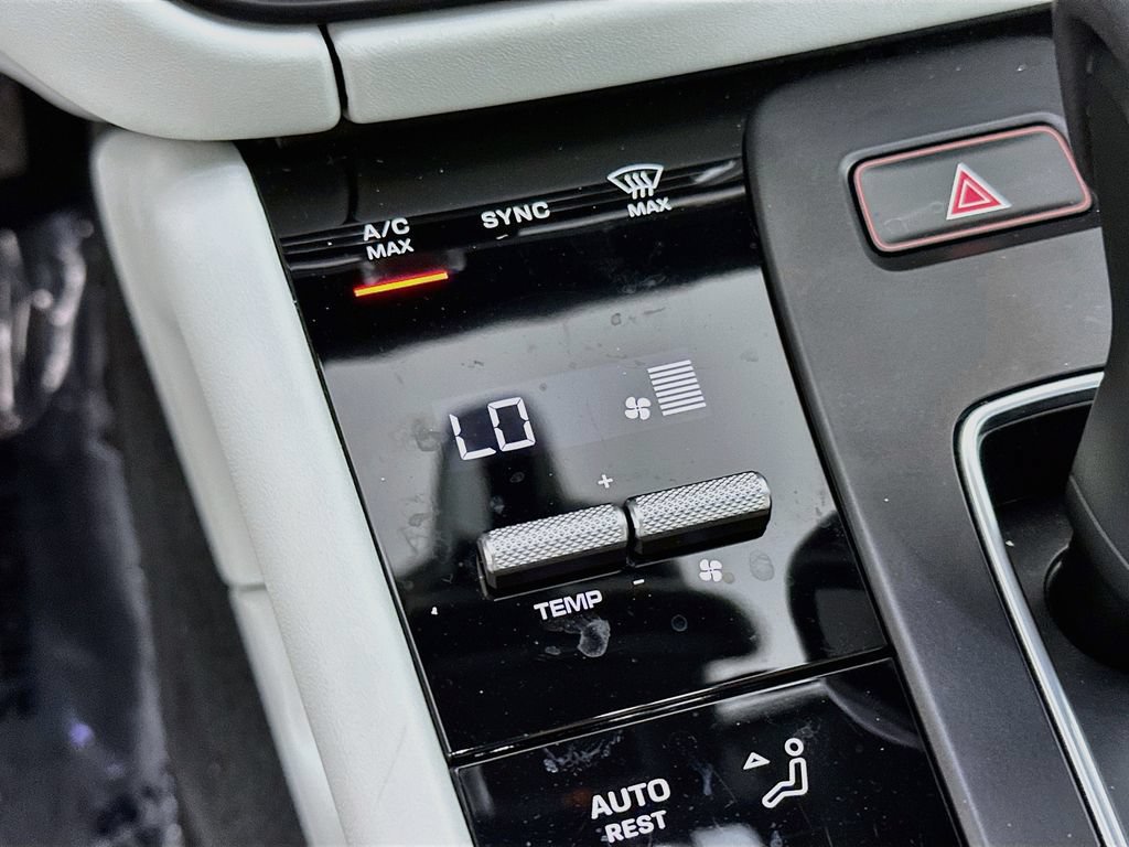 Certified 2023 Porsche Macan AWD/4WD image 18
