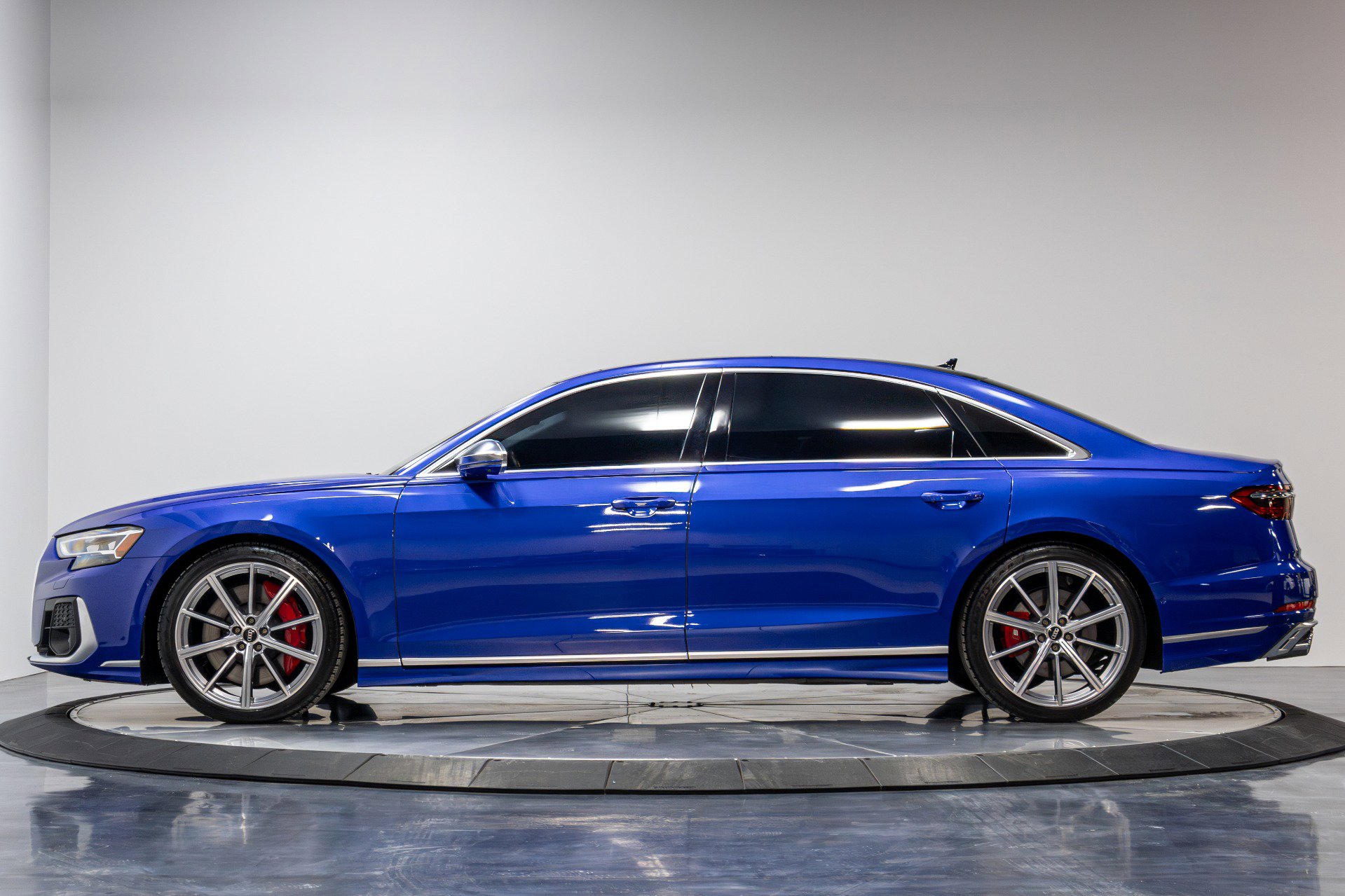 Used 2023 Audi S8 image 39