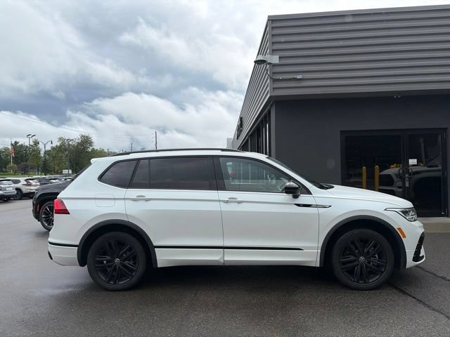 Used 2022 Volkswagen Tiguan SE R-Line AWD/4WD image 2