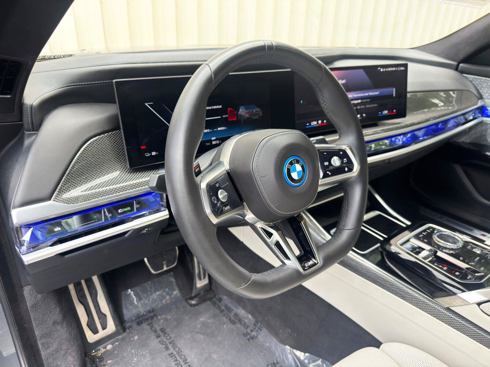 Used 2023 BMW i7 xDrive60 w/ Executive Package 2 AWD/4WD image 12