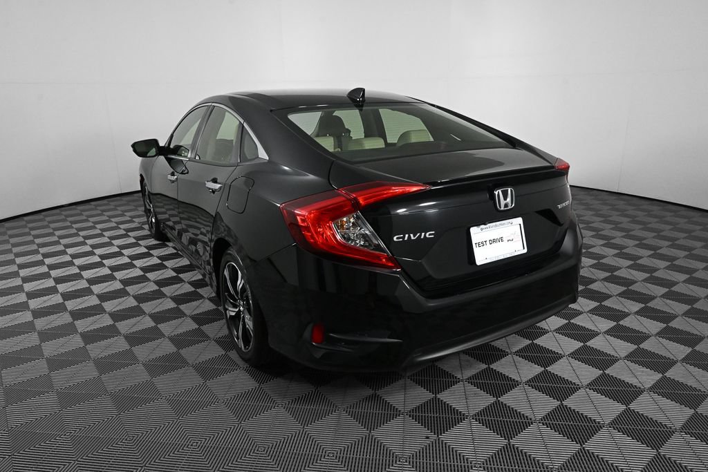 Used 2018 Honda Civic Touring image 4