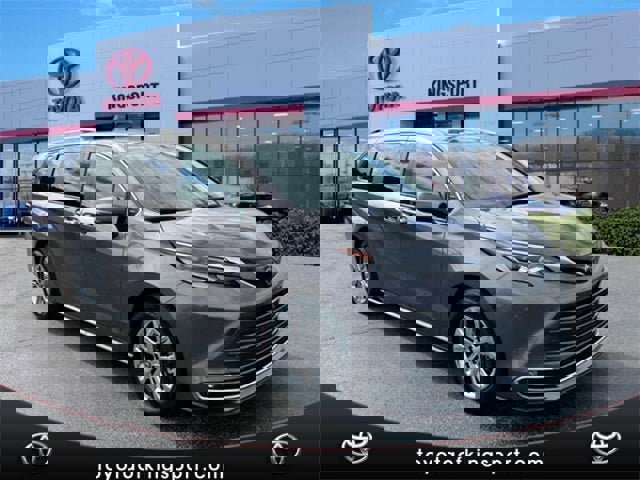 Certified 2023 Toyota Sienna Platinum image 7