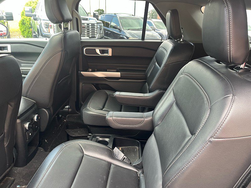 Used 2021 Ford Explorer XLT w/ Equipment Group 202A AWD/4WD image 9