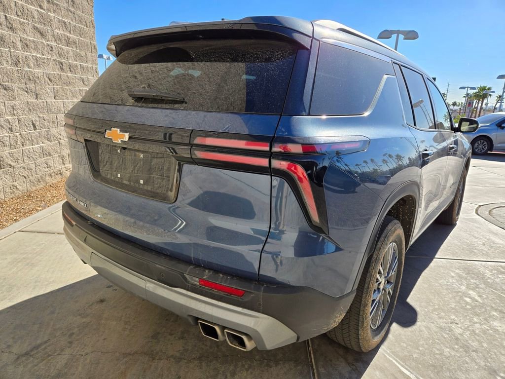 Used 2025 Chevrolet Traverse LT image 4