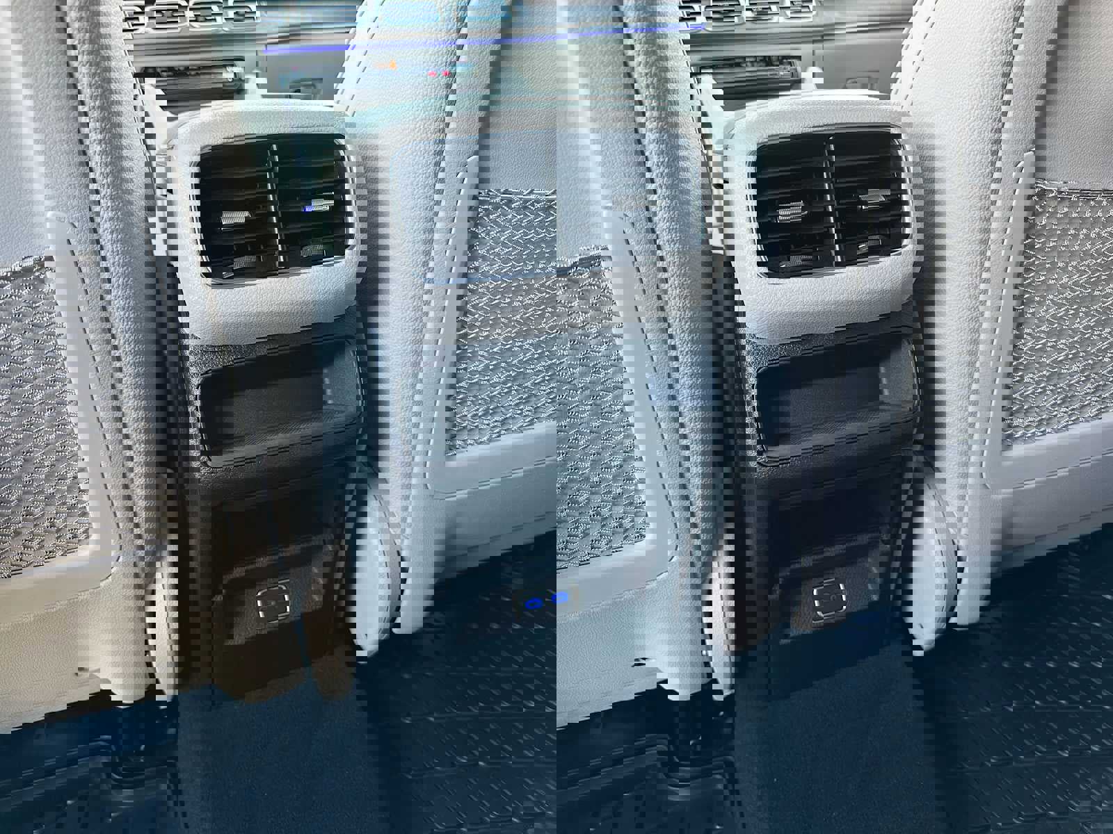 Used 2025 Mercedes-Benz GLE 450 4MATIC Coupe image 18