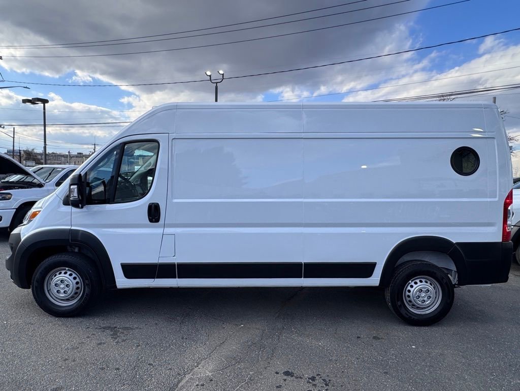 Used 2025 RAM ProMaster 2500 w/ Convenience Group FWD image 4
