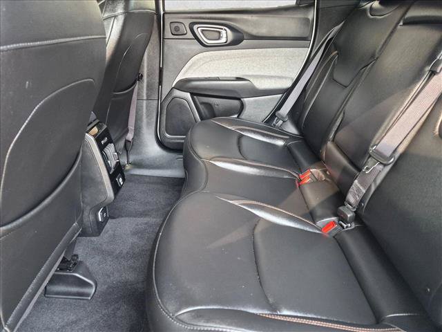 Used 2024 Jeep Compass Latitude w/ Sun and Sound Group AWD/4WD image 23