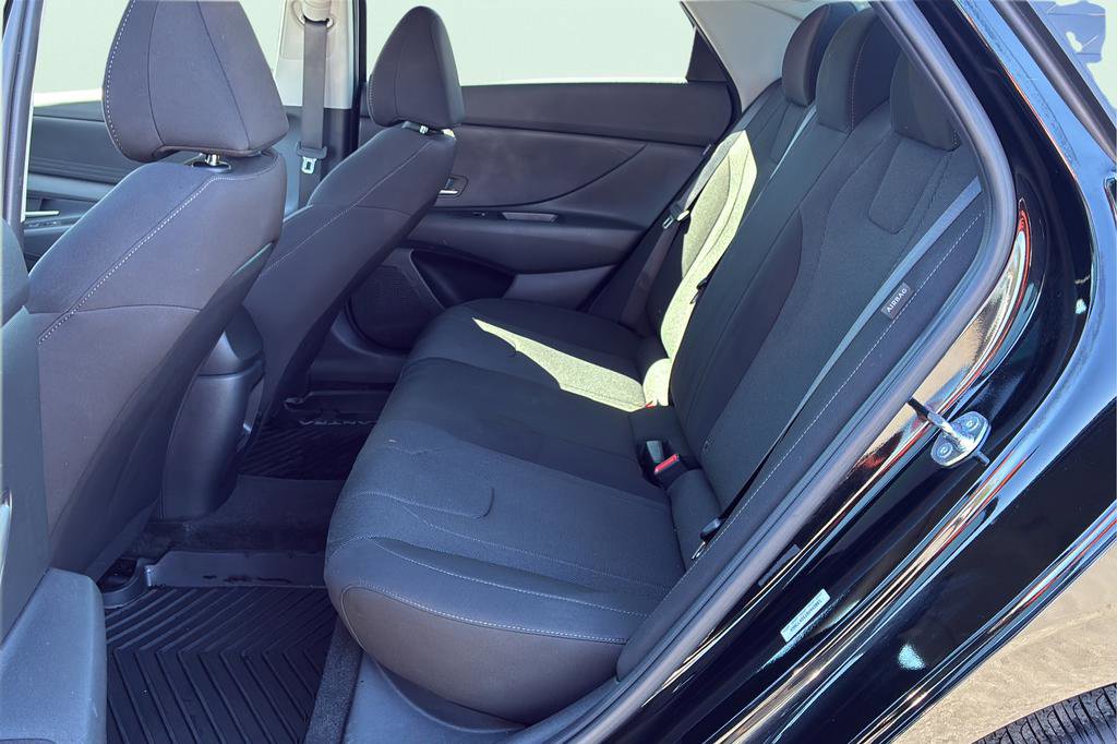 Certified 2025 Hyundai Elantra SE image 14