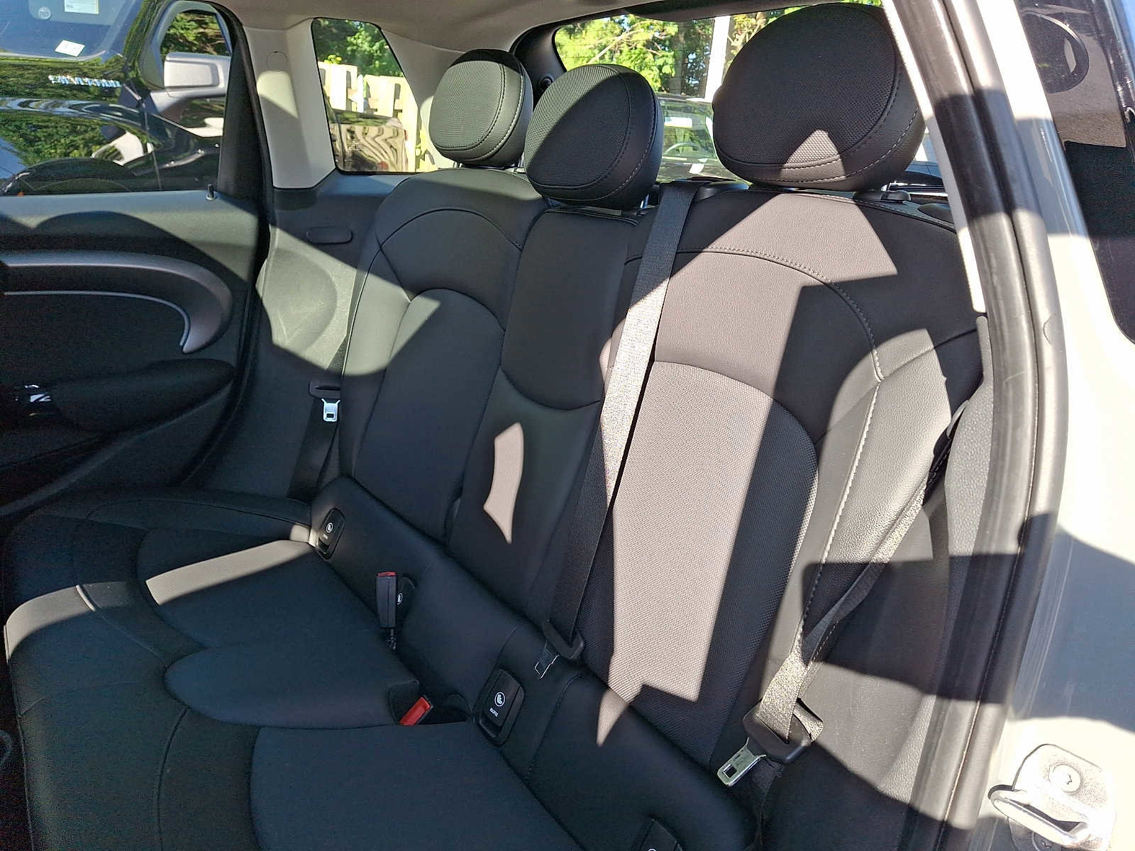 Used 2022 MINI Cooper 4-Door Hardtop FWD image 9