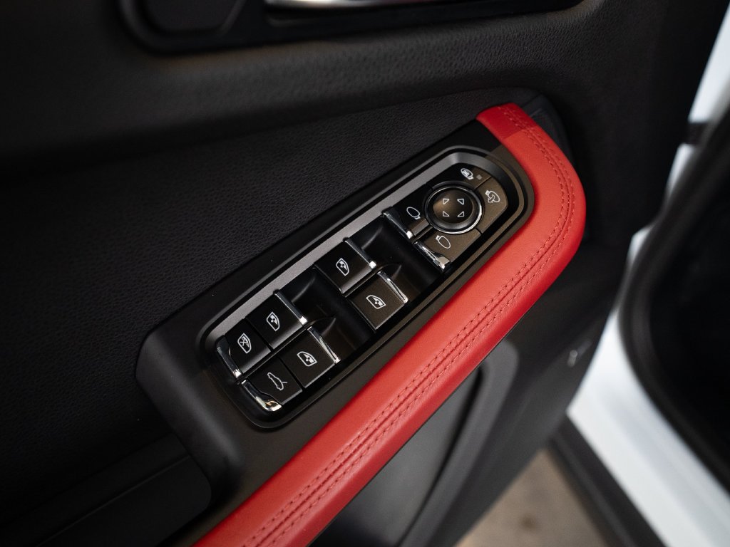 Certified 2021 Porsche Macan AWD/4WD image 21