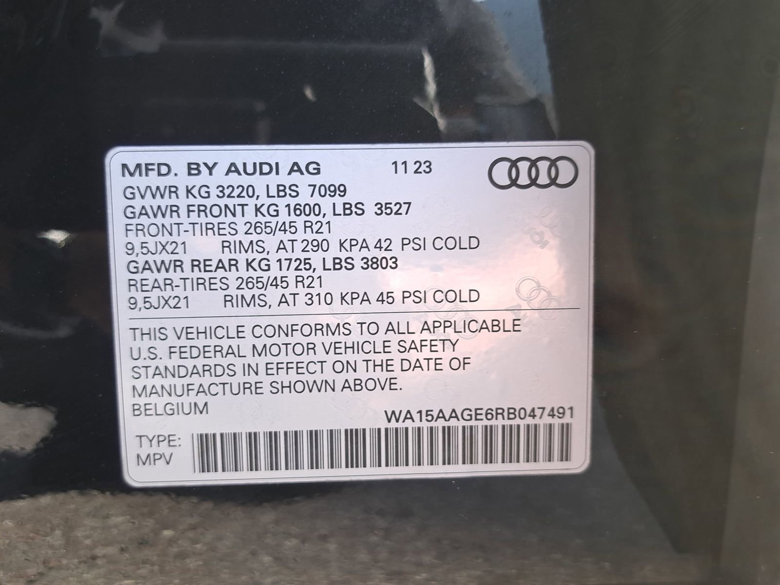 Used 2024 Audi Q8 e-tron Premium Plus w/ Premium Plus Package image 40