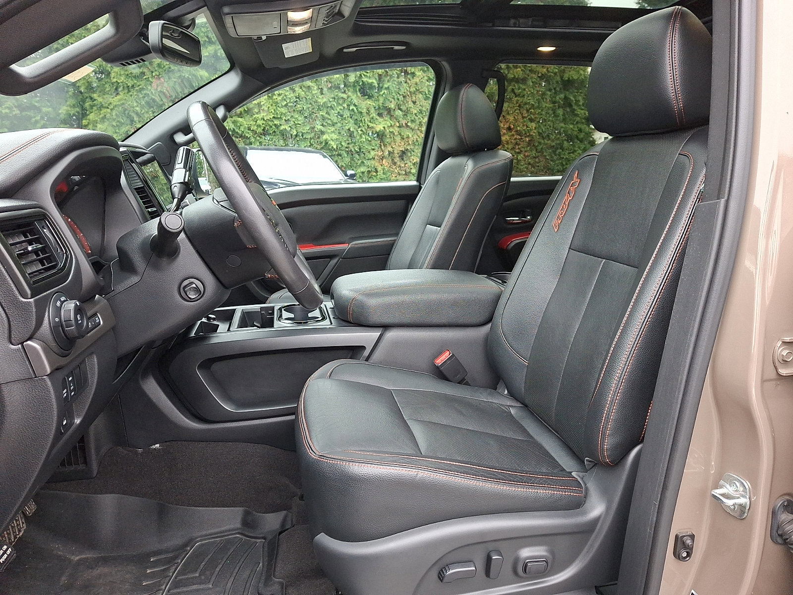 Used 2022 Nissan Titan PRO-4X w/ Pro-4x Convenience Package AWD/4WD image 14