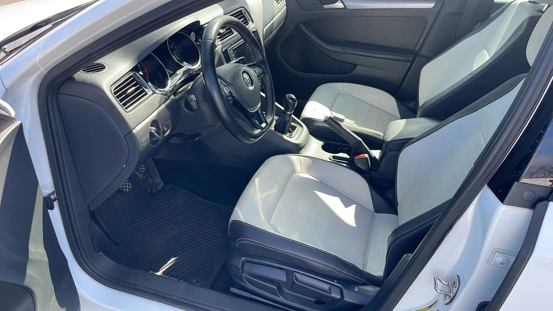 Used 2016 Volkswagen Jetta Sport image 15