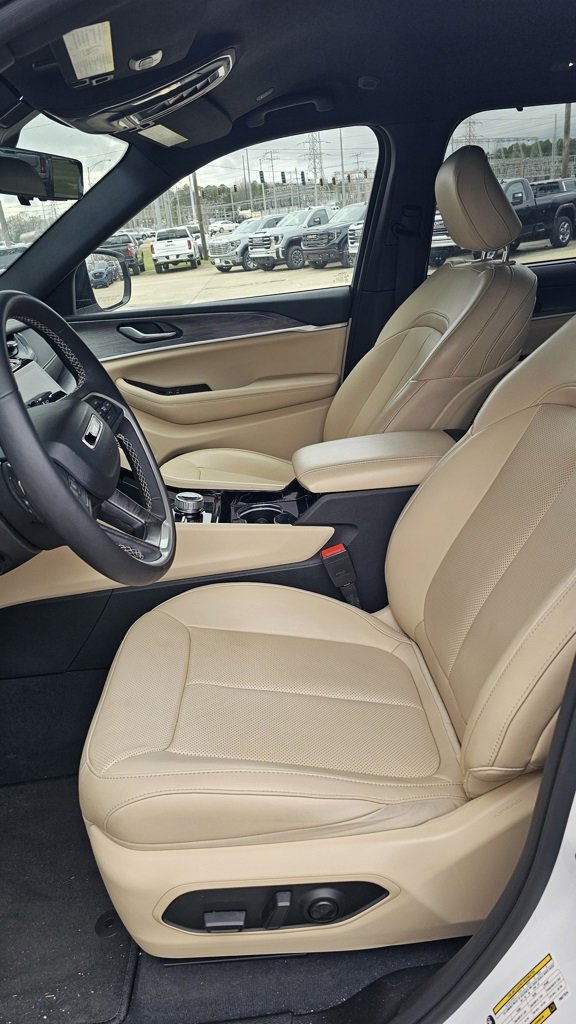 Used 2023 Jeep Grand Cherokee L Limited w/ Luxury Tech Group II image 5