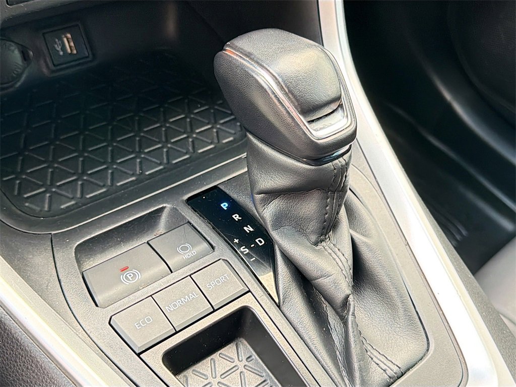 Used 2023 Toyota RAV4 XLE Premium image 17