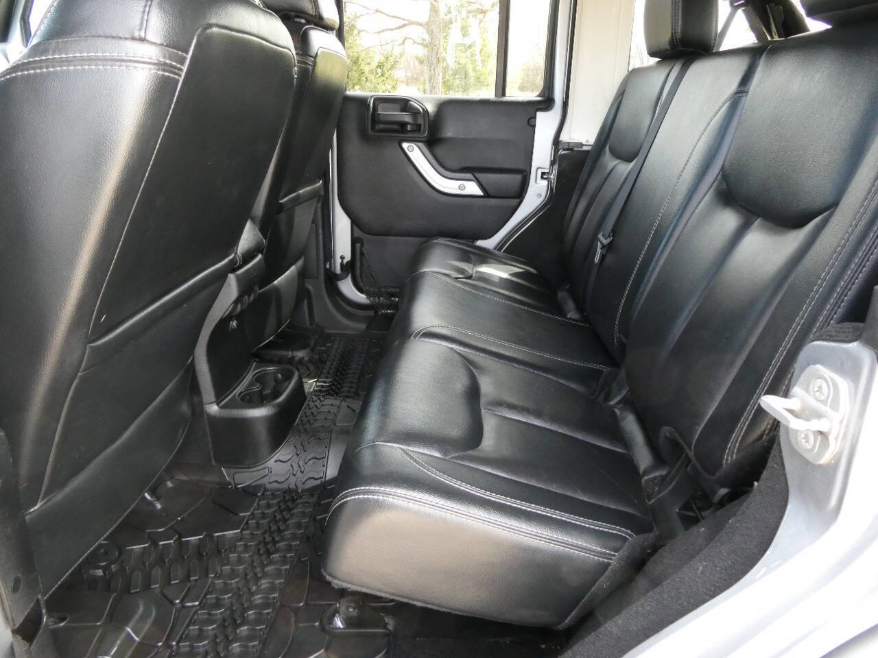 Used 2014 Jeep Wrangler Unlimited Rubicon w/ Dual Top Group image 18