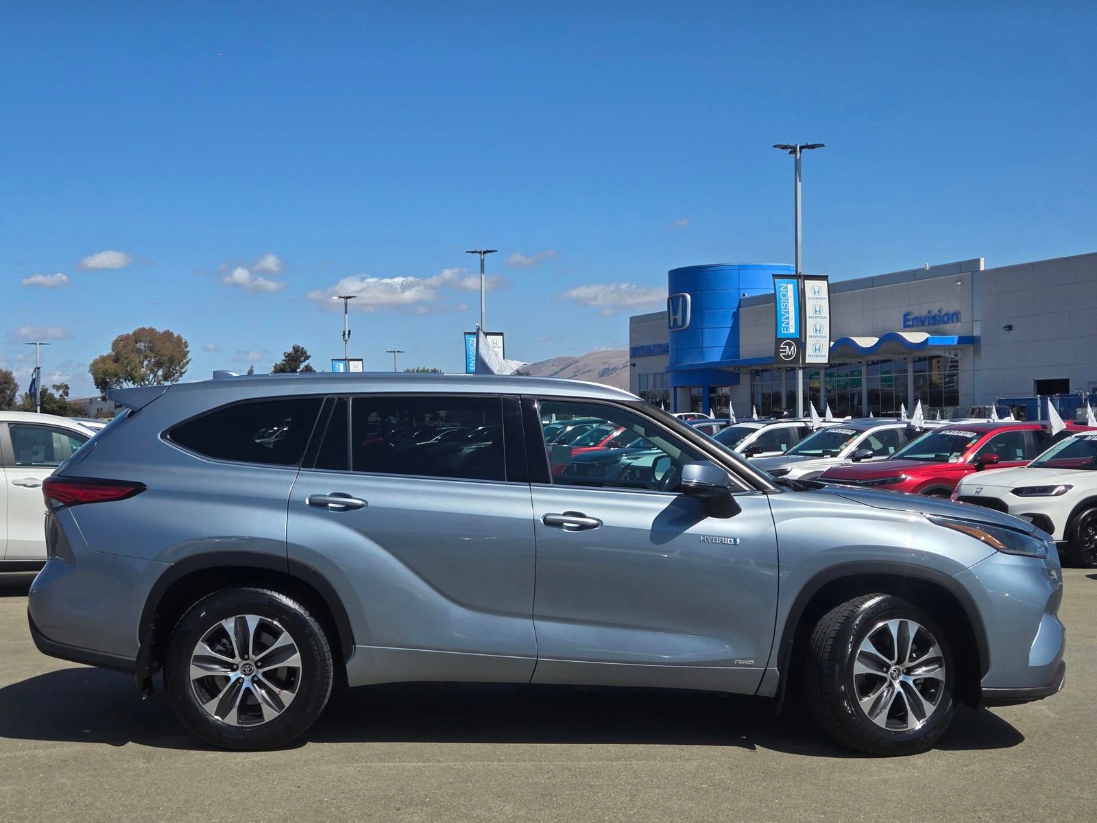 Used 2021 Toyota Highlander XLE AWD/4WD image 8