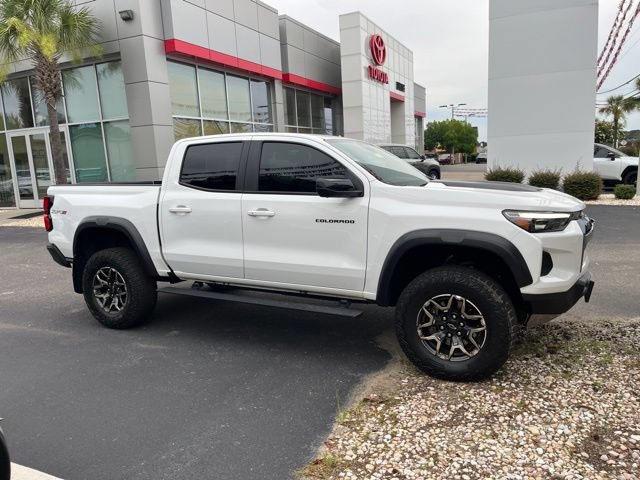 Used 2023 Chevrolet Colorado ZR2 w/ ZR2 Convenience Package III AWD/4WD image 2