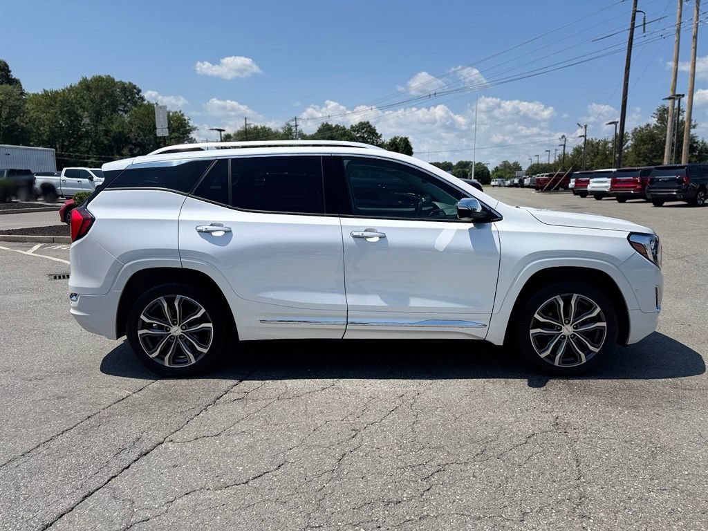 Used 2020 GMC Terrain Denali w/ Denali Premium Package AWD/4WD image 8