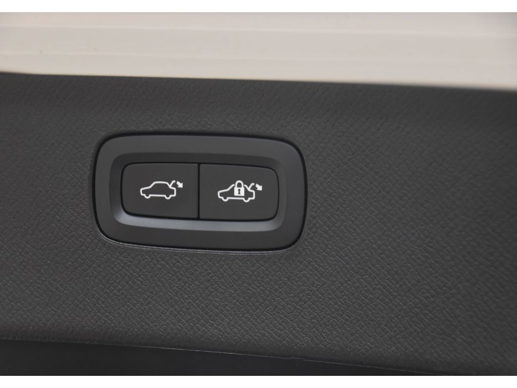 Certified 2023 Volvo XC90 B5 Plus image 26