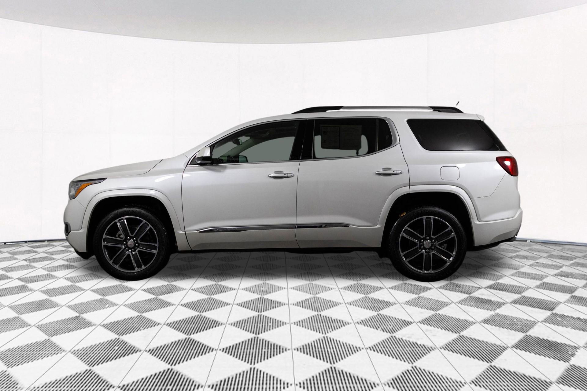 Used 2018 GMC Acadia Denali w/ Technology Package image 11