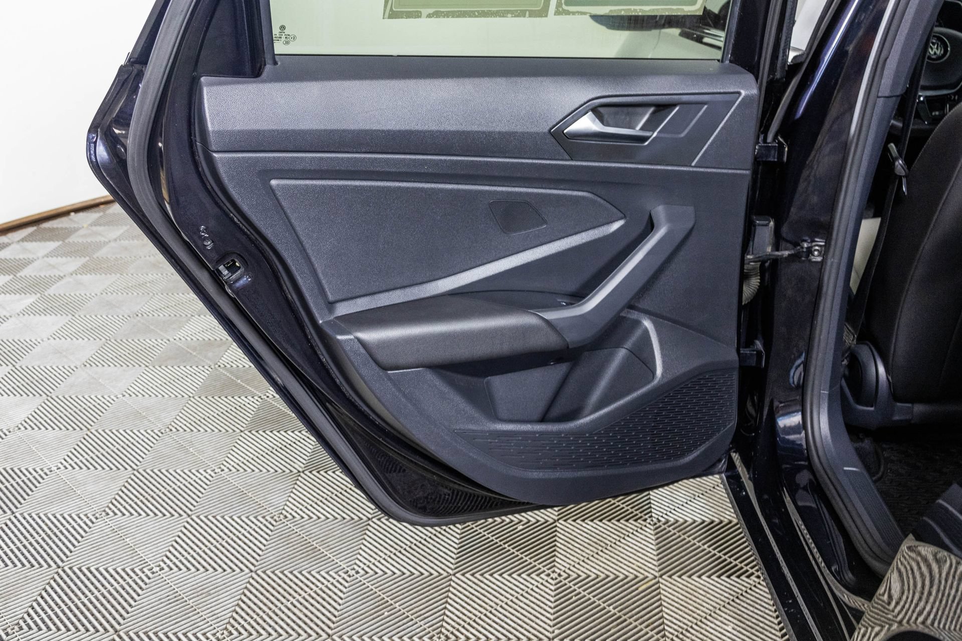 Used 2020 Volkswagen Jetta R-Line FWD image 39