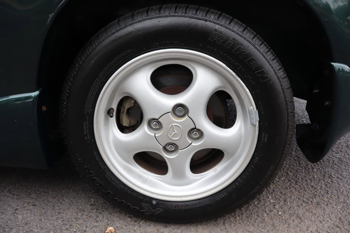 Used 1999 MAZDA MX-5 Miata RWD image 32