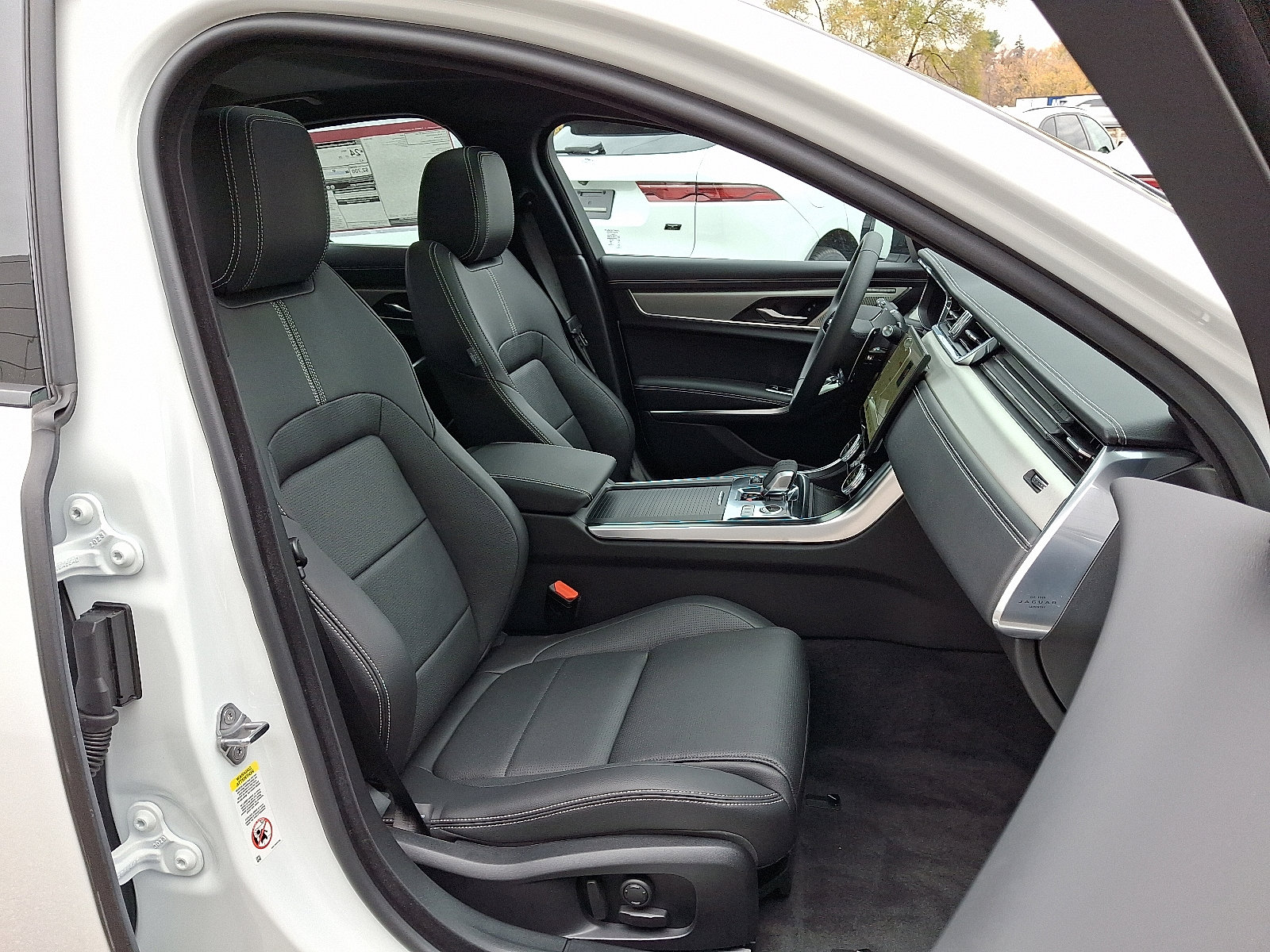 New 2024 Jaguar XF R-Dynamic SE image 3