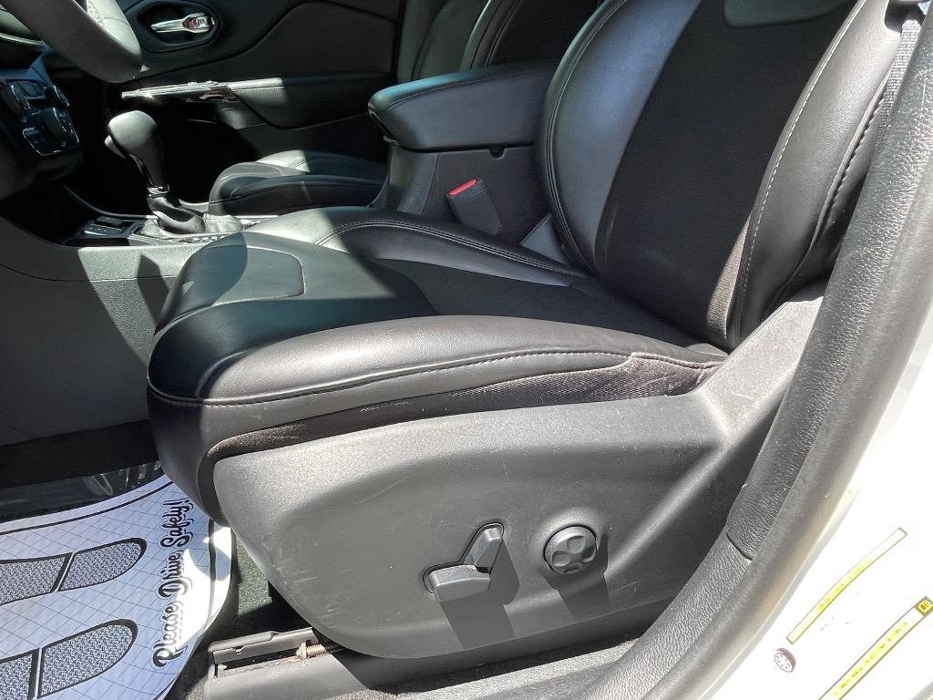 Used 2020 Jeep Cherokee Latitude Plus image 20