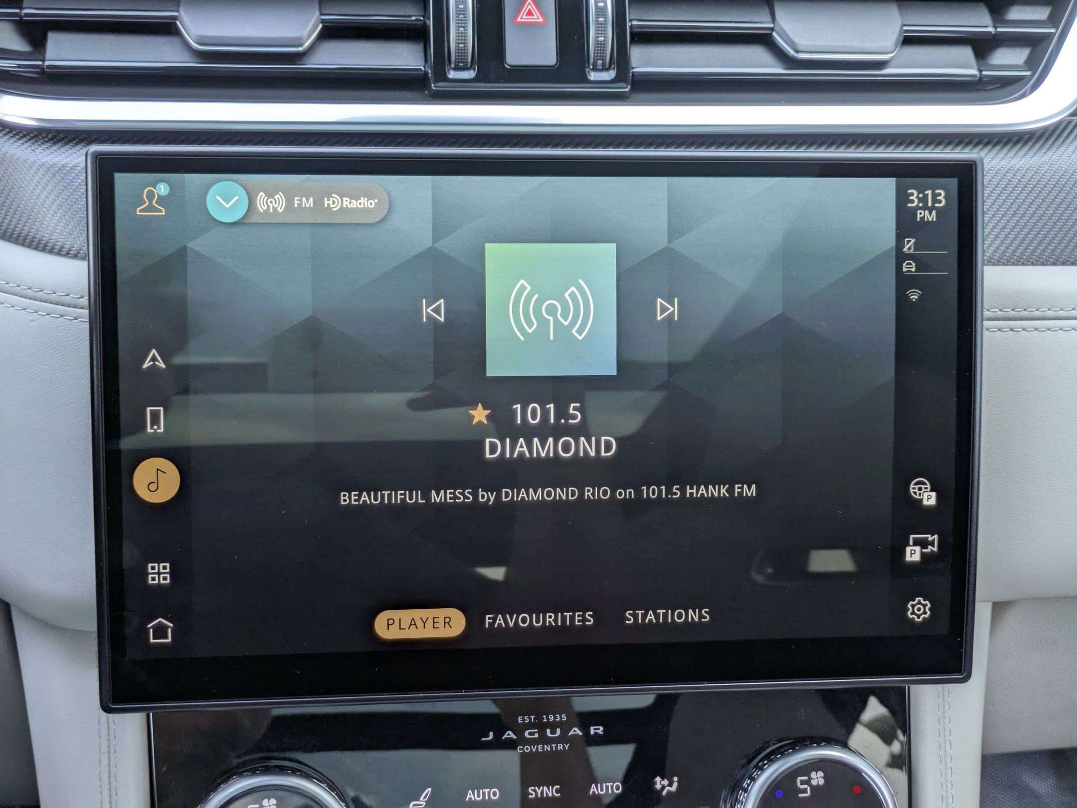 Used 2023 Jaguar F-PACE SVR image 22