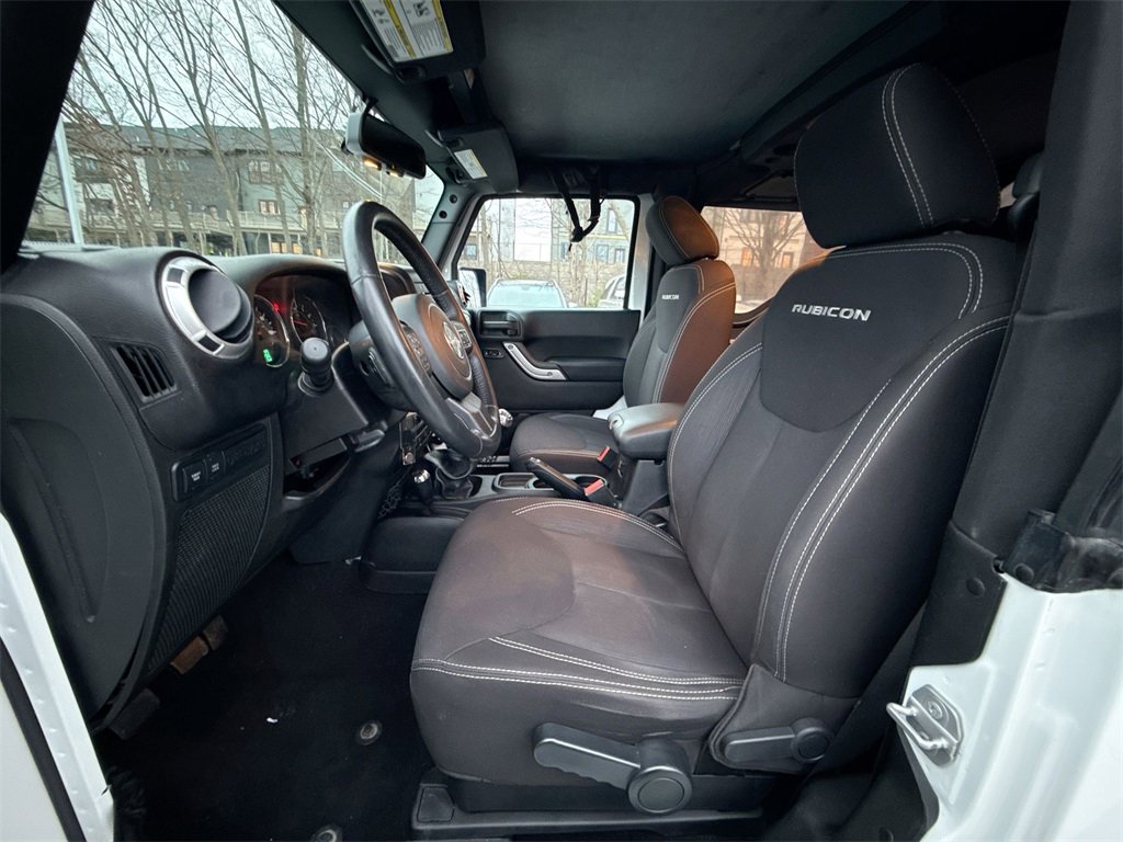 Used 2015 Jeep Wrangler Rubicon w/ Power Convenience Group image 13
