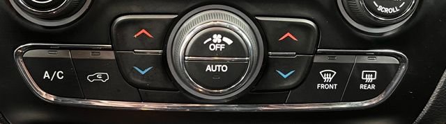 Used 2020 Jeep Cherokee Trailhawk w/ Technology Group image 34