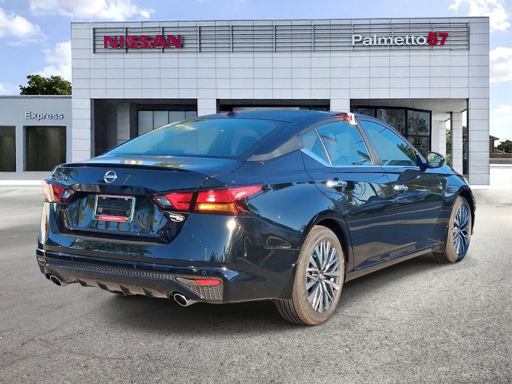 Used 2025 Nissan Altima 2.5 SV w/ SV Premium Package FWD image 5
