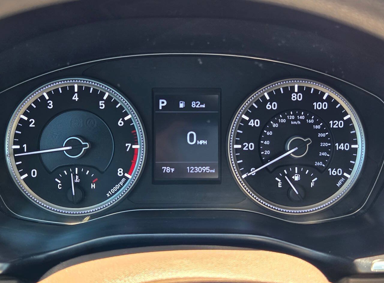 Used 2019 Hyundai Santa Fe SE AWD/4WD image 11