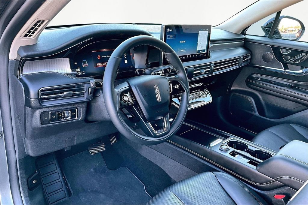 Used 2025 Lincoln Corsair Reserve image 14