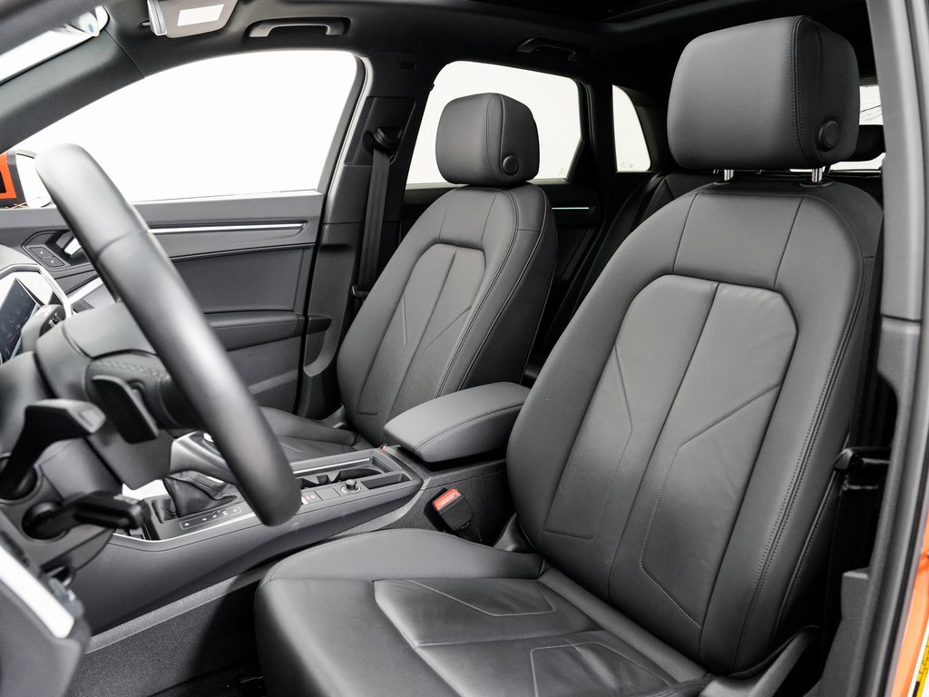 Used 2023 Audi Q3 2.0T Premium Plus w/ Premium Plus Package image 5