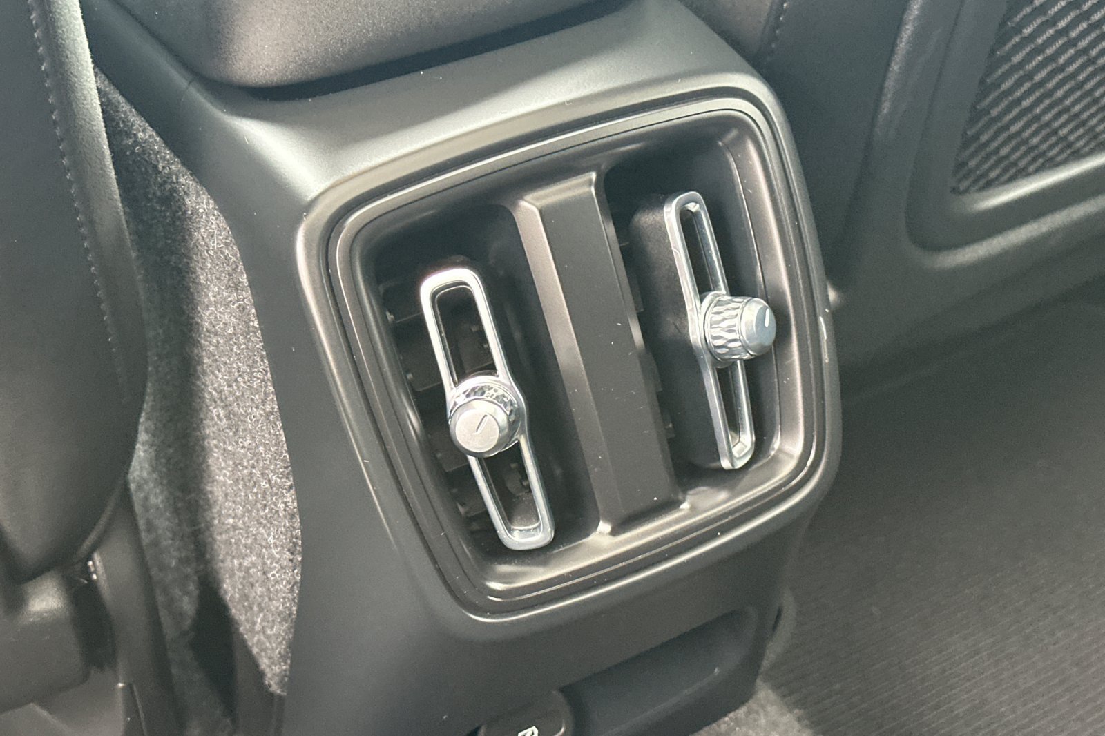 Certified 2023 Volvo C40 P8 Recharge Plus AWD/4WD image 14