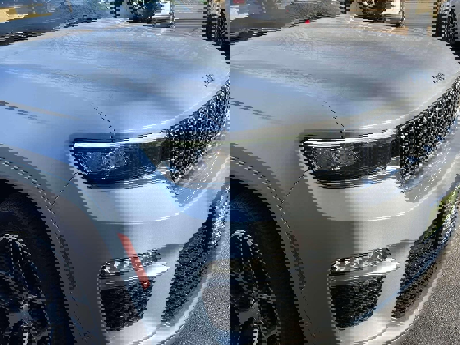 Used 2023 Jeep Grand Cherokee Summit image 10